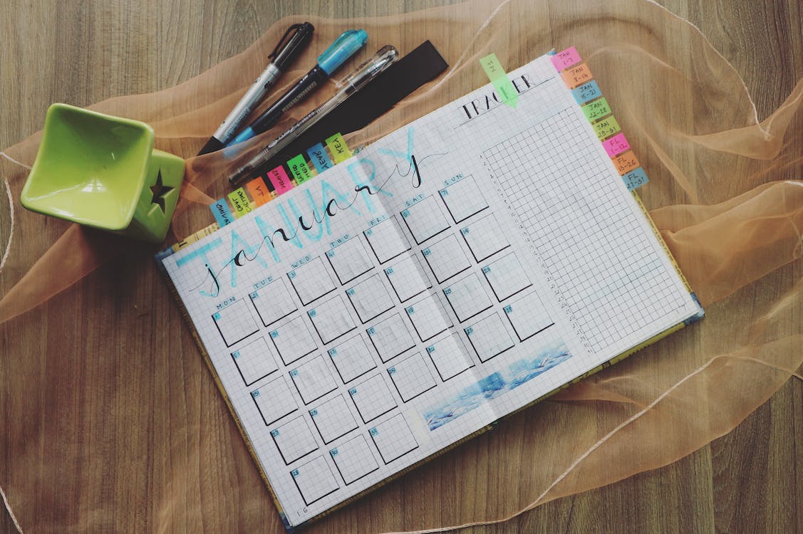 Content planning calendar with Mài Content